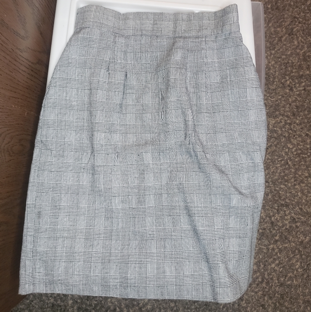 Small tomboy plaid skirt